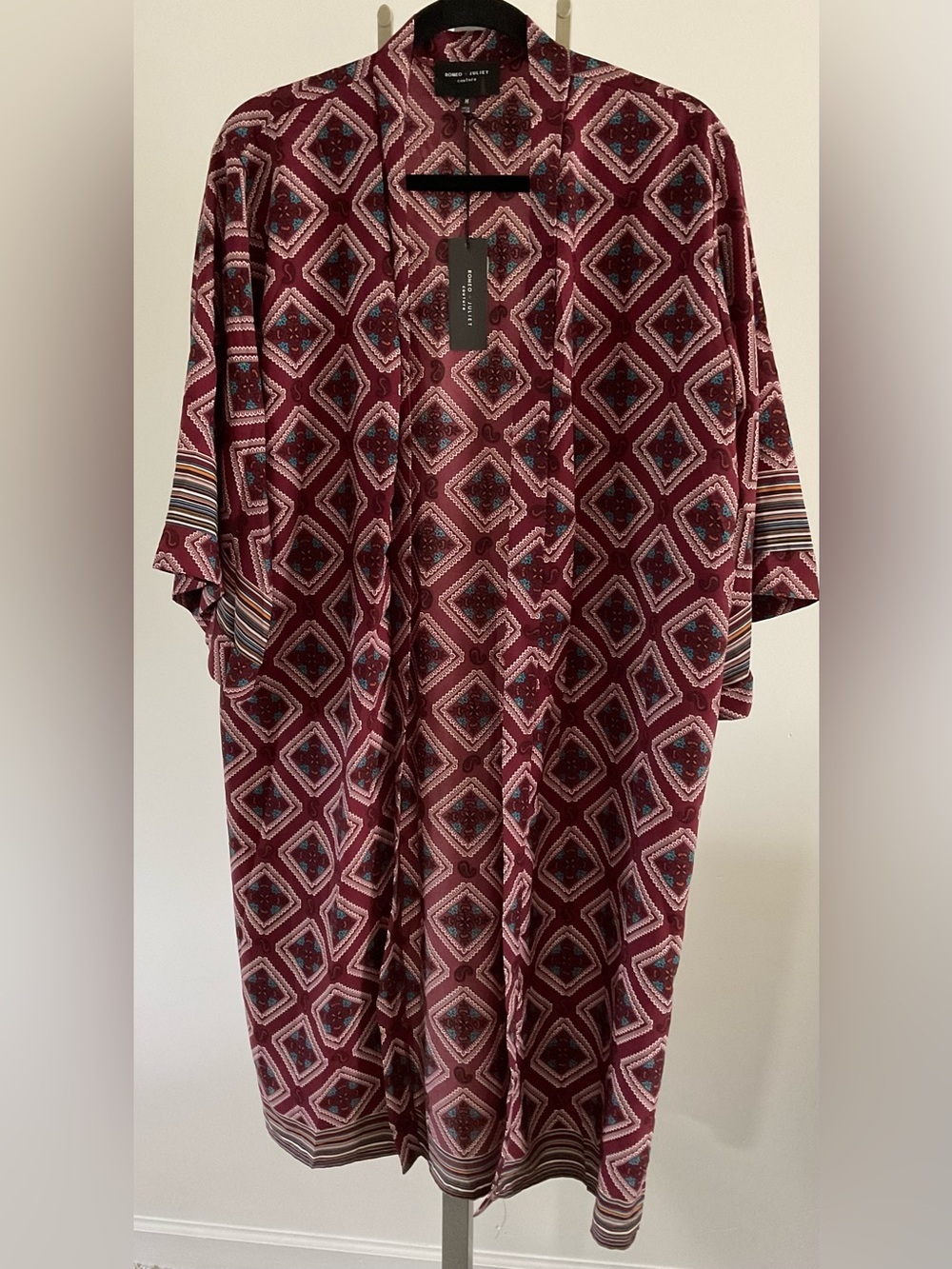 Romeo & Juliet Couture Burgundy Geometric Open Kimono